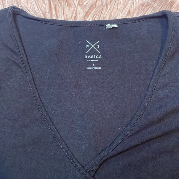 PacSun Basics Black‎ Low Cut V Neck Crossover Crop Top Woman’s Size Small - Picture 2 of 5